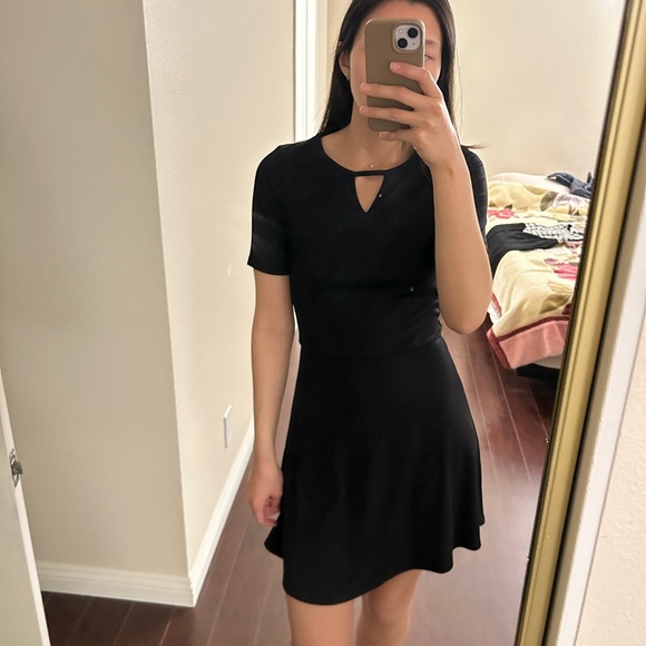 Black short sleeve dress - Picture 2 of 5